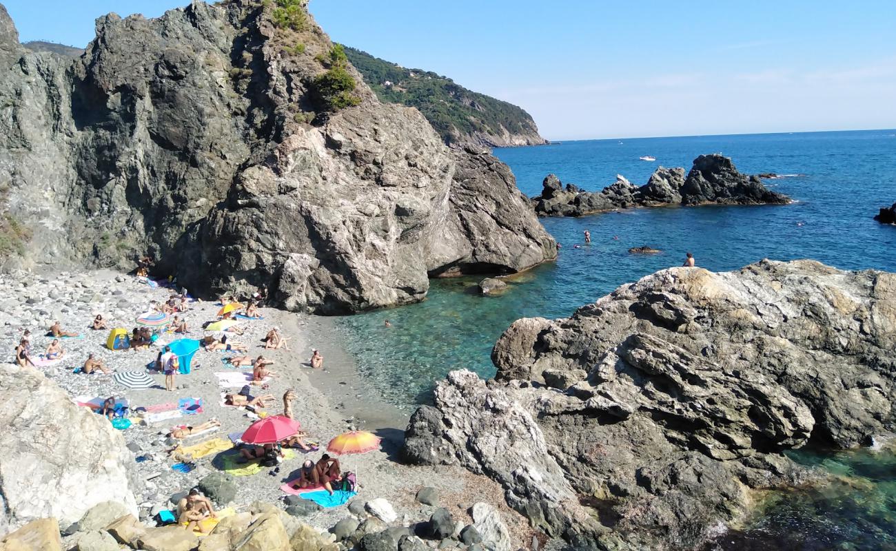 La Ciclopedonale Maremonti Spiaggia'in fotoğrafı gri çakıl taşı yüzey ile