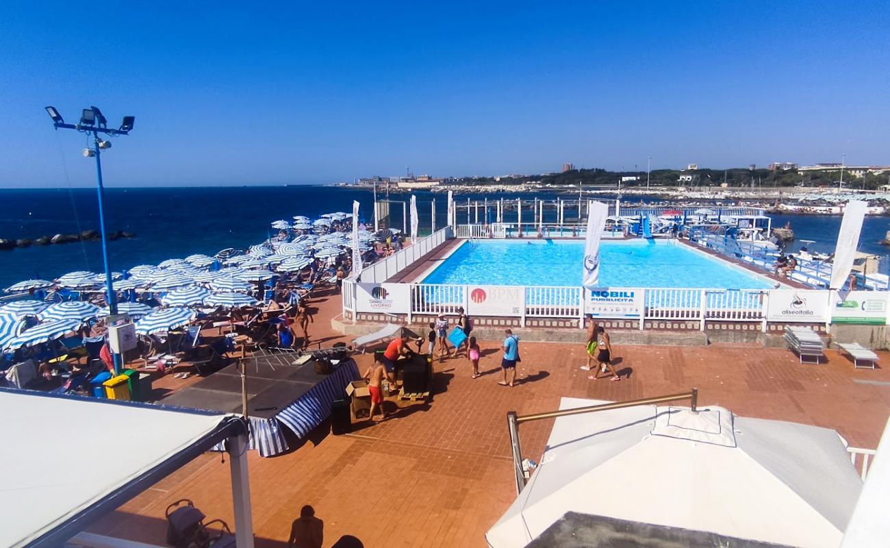 Bagni Lido Livorno'in fotoğrafı beton kaplı yüzey yüzey ile