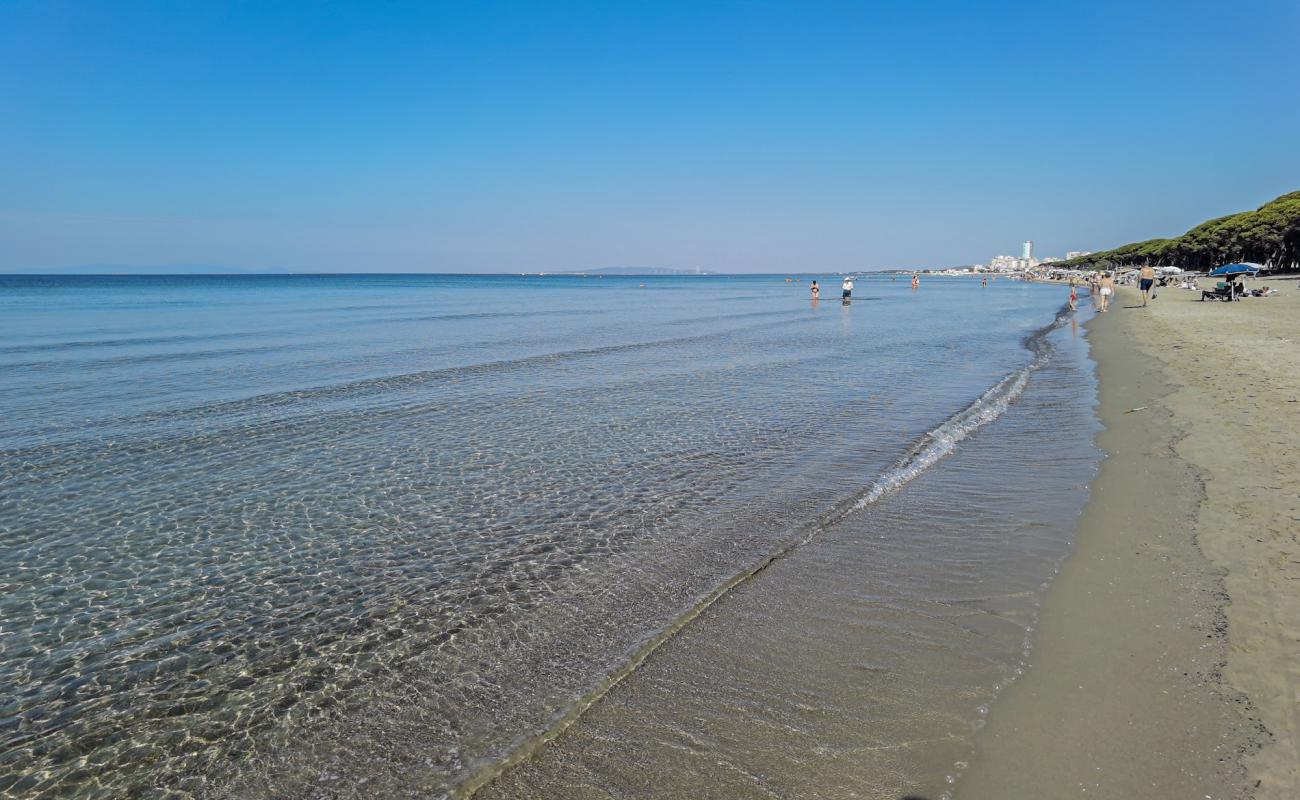 Spiaggia libera Colonia Marina'in fotoğrafı parlak kum yüzey ile