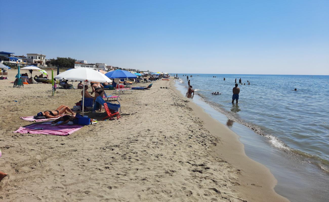 Spiaggia di Torvaianica'in fotoğrafı parlak kum yüzey ile