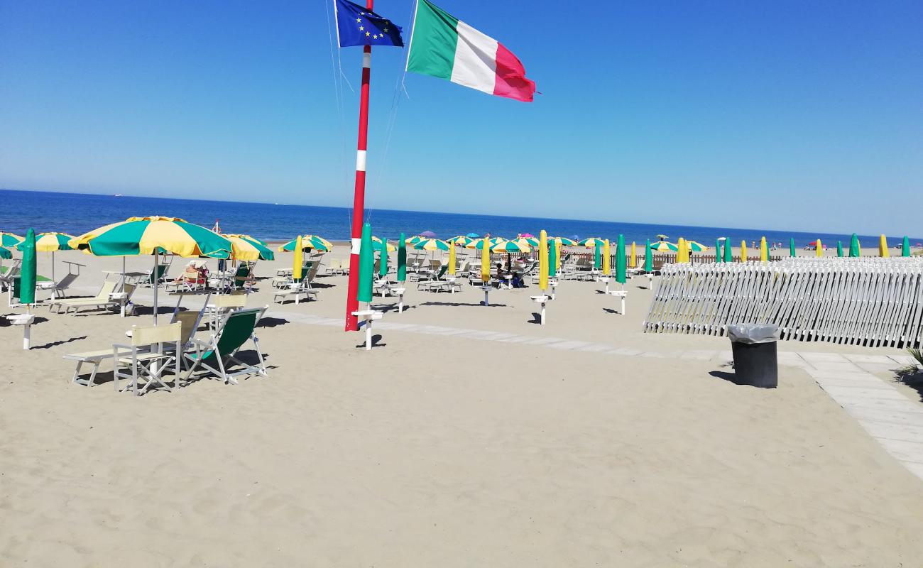 Lungomare Marina di Ardea Beach'in fotoğrafı parlak kum yüzey ile