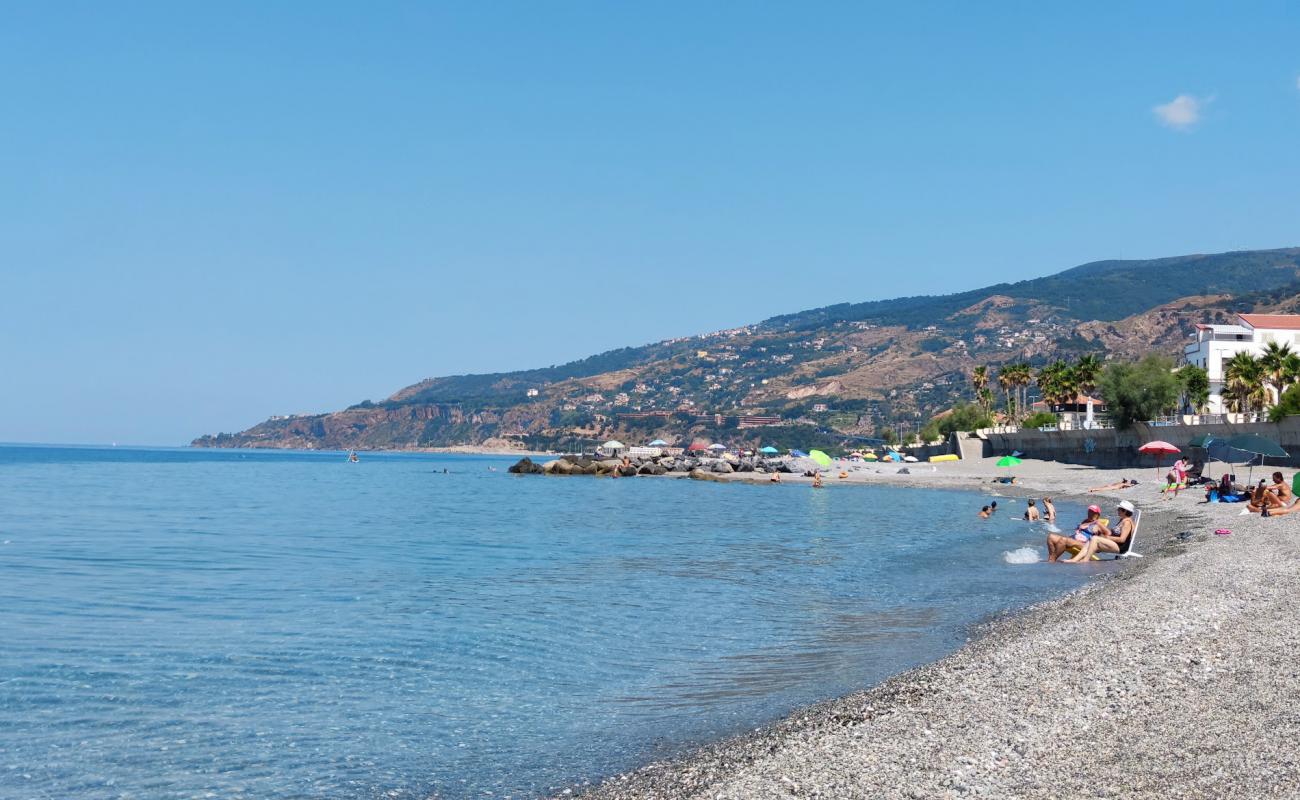 Spiaggia Cetraro Marina'in fotoğrafı gri ince çakıl taş yüzey ile