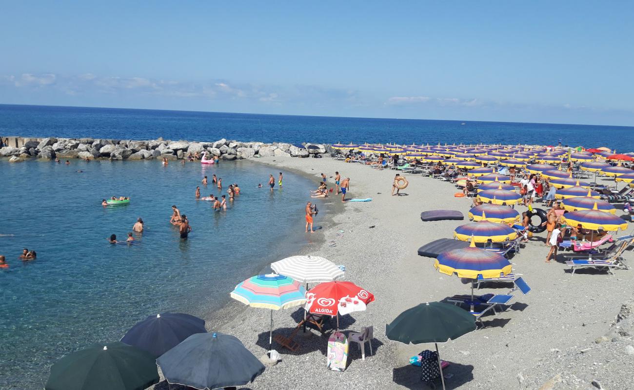 Spiaggia Coreca'in fotoğrafı gri kum yüzey ile