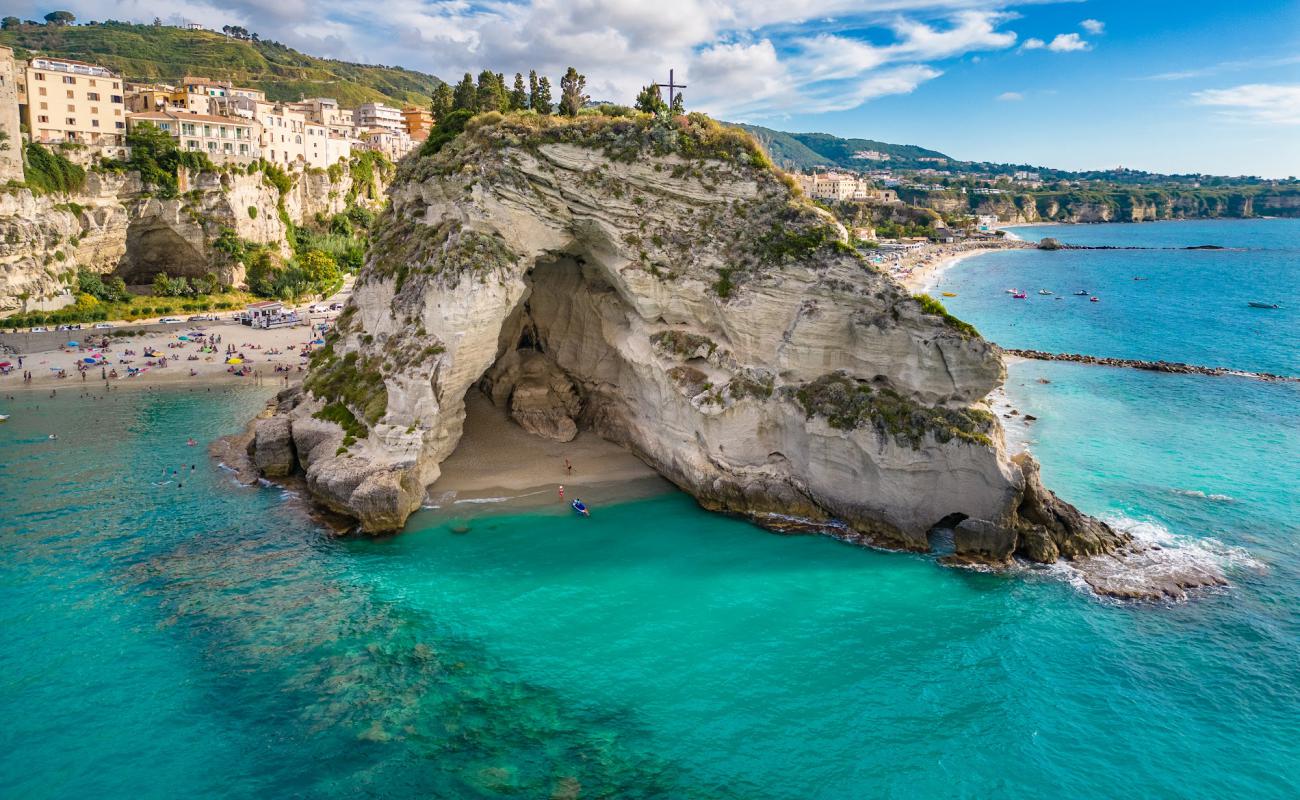 Grotta del Palombaro'in fotoğrafı parlak kum yüzey ile