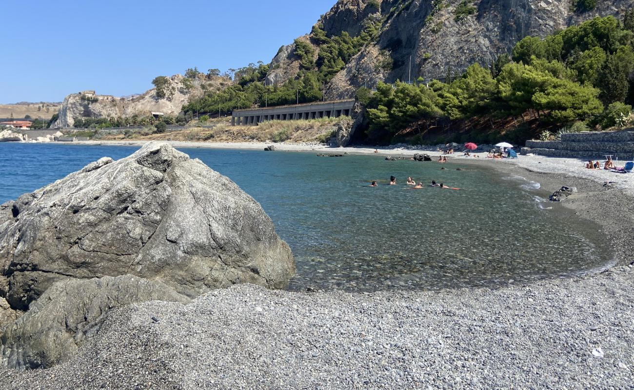 Rocca del Capo Beach'in fotoğrafı gri kum ve çakıllar yüzey ile