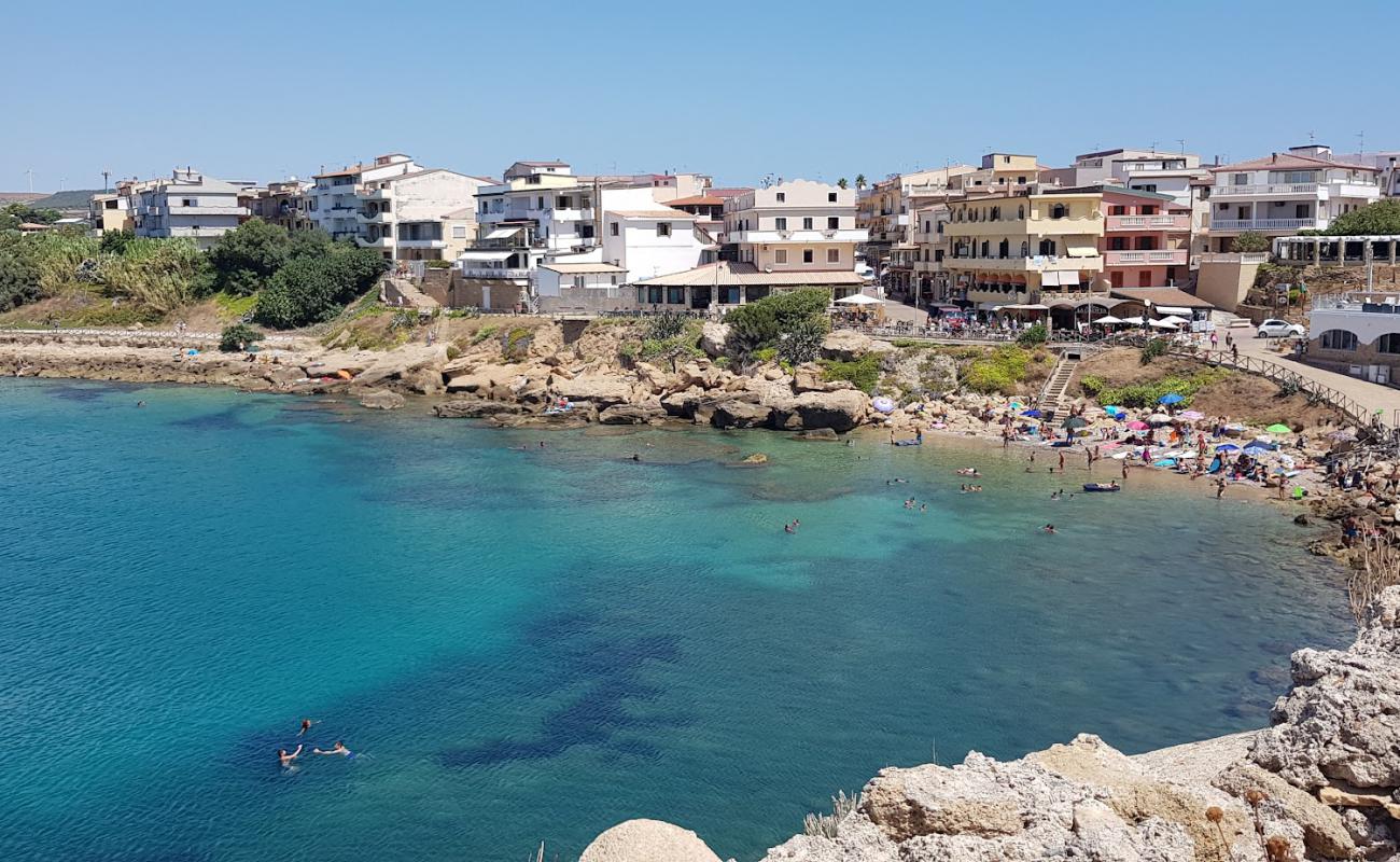 Castella free Beach'in fotoğrafı bej kum ve kayalar yüzey ile
