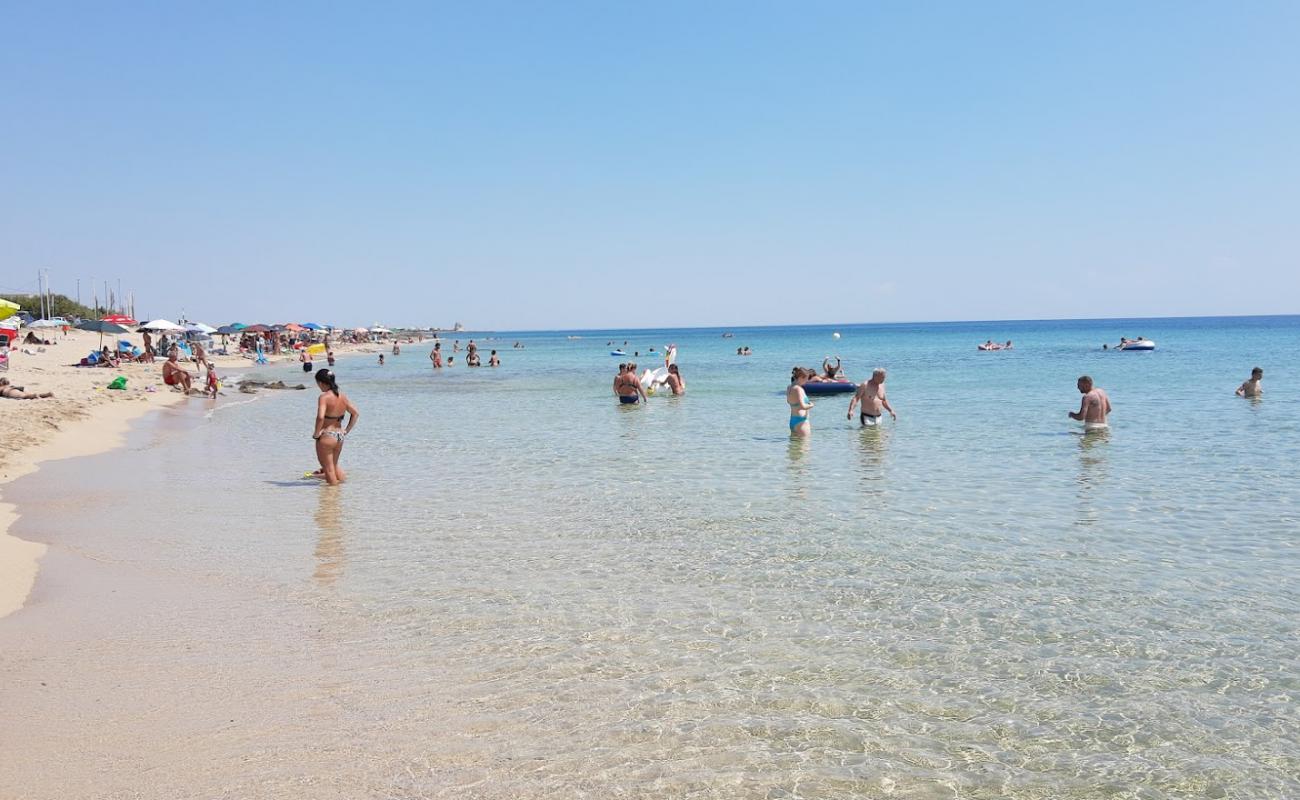 Specchiarica Beach'in fotoğrafı bej kum ve kayalar yüzey ile