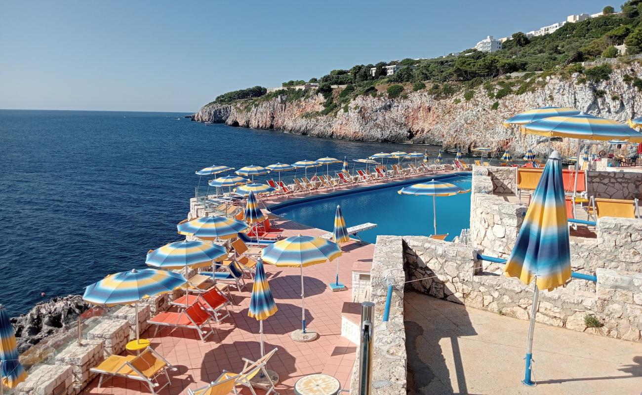 Zinzulusa Beach'in fotoğrafı rocky shore yüzey ile