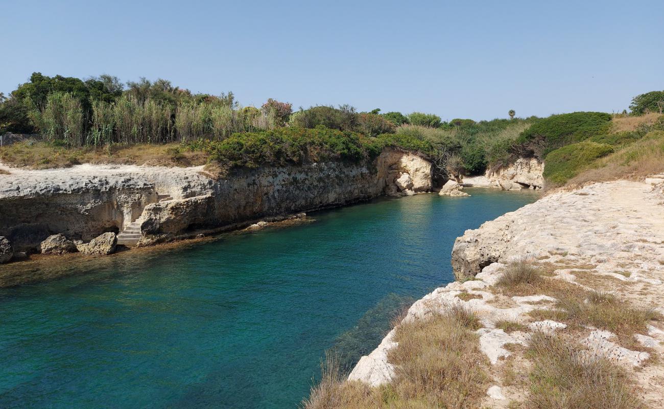 Cala del Canale del Cafaro'in fotoğrafı kayalık arazi yüzey ile