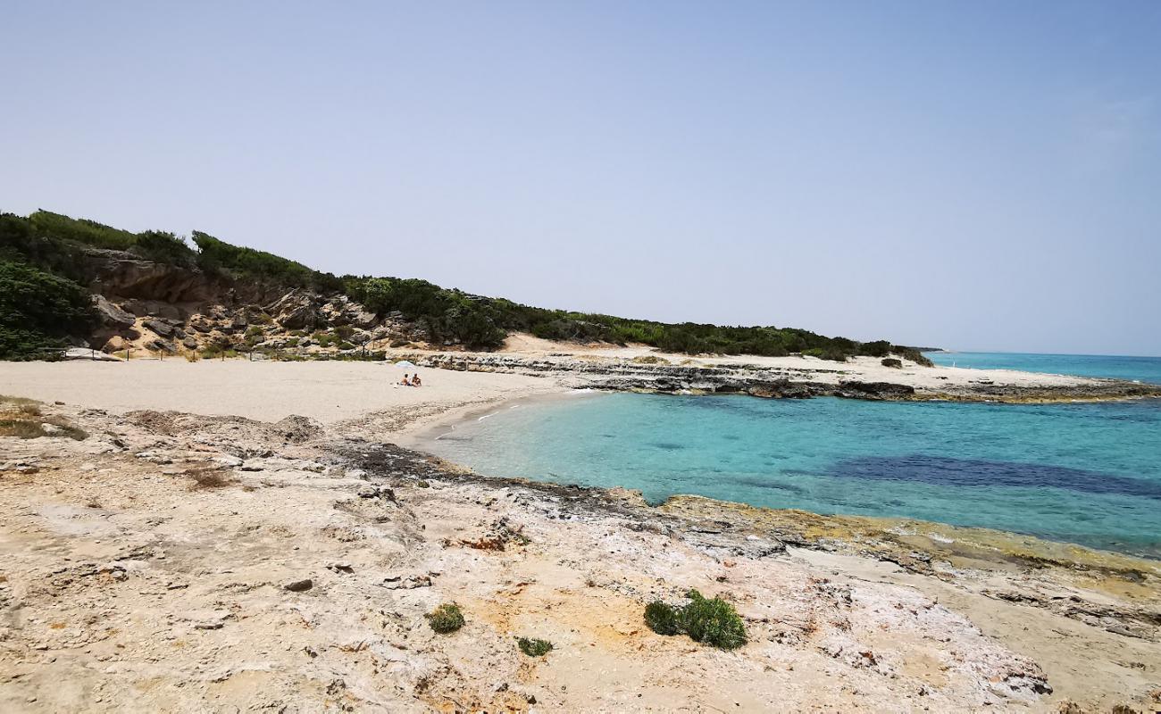 Quarto di Monte Beach'in fotoğrafı açık bej kum yüzey ile