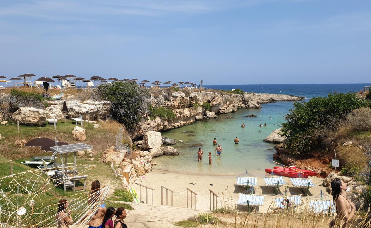 Lido Marza Monopoli'in fotoğrafı parlak kum yüzey ile