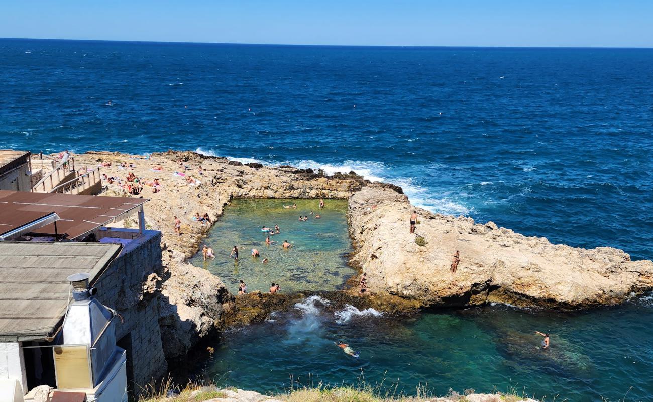 Lido Grottone-Polignano'in fotoğrafı taşlar yüzey ile