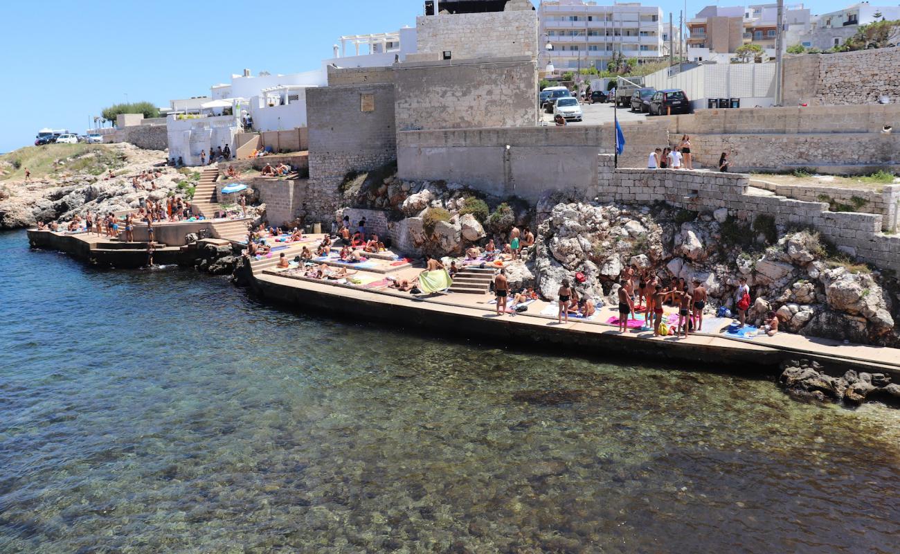 Cala Paguro'in fotoğrafı taşlar yüzey ile