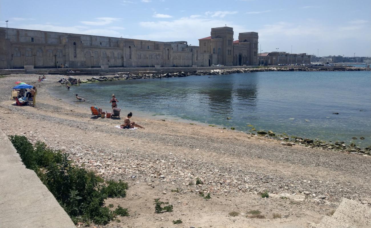 Spiaggia Libera Lungomare Starita'in fotoğrafı gri çakıl taşı yüzey ile