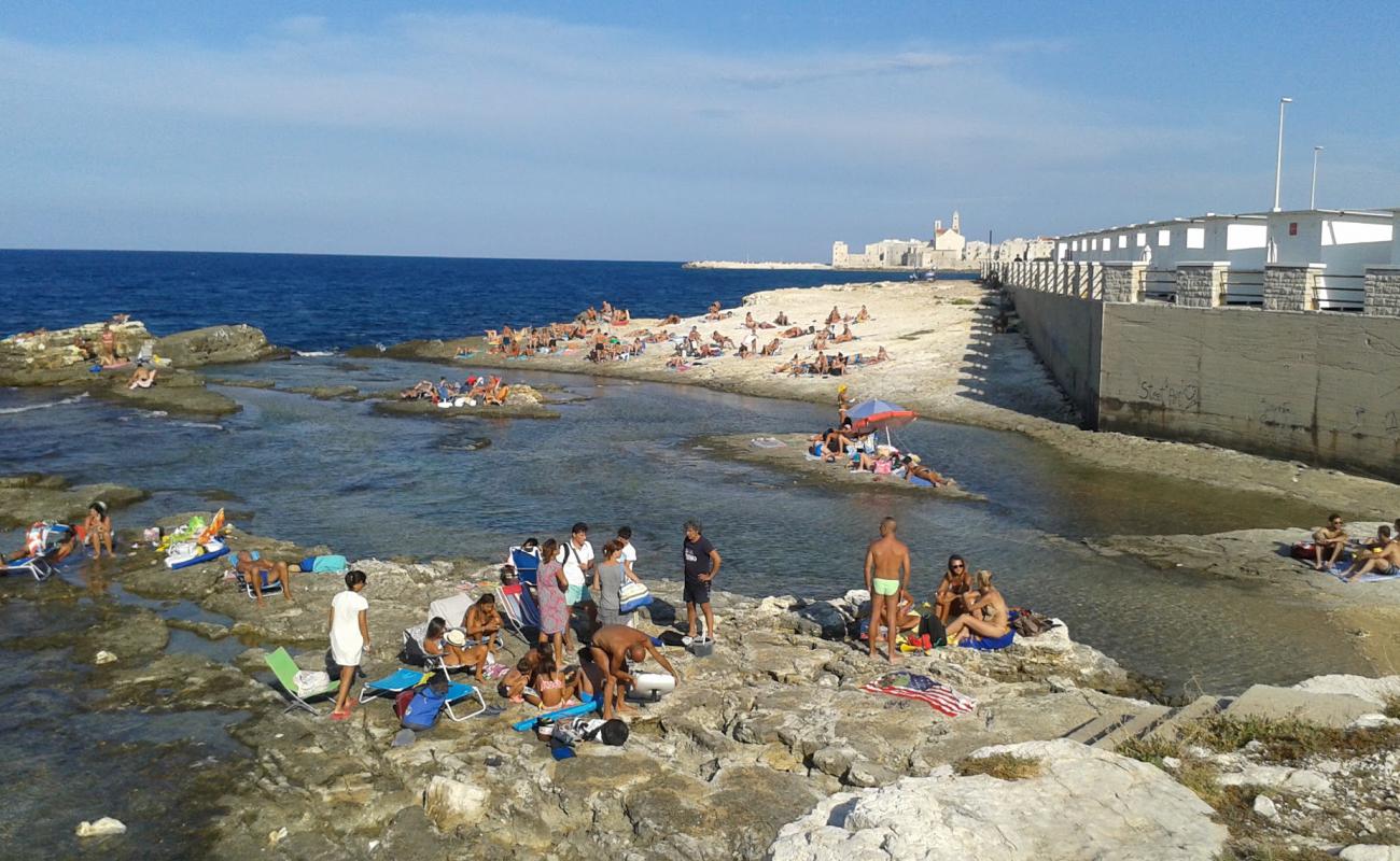 Spiaggia Il Crocifisso'in fotoğrafı taşlar yüzey ile