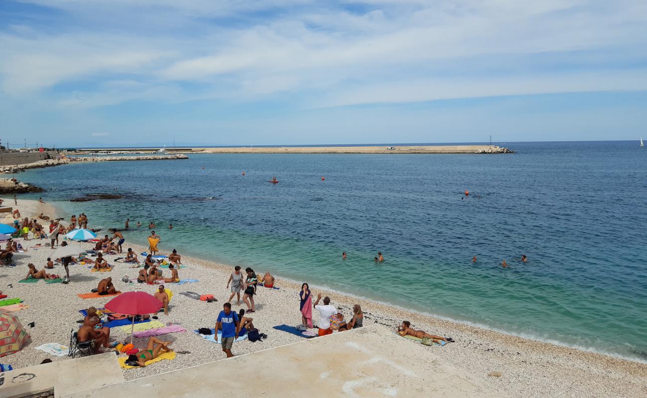 Spiaggia del Macello'in fotoğrafı beyaz çakıl taş yüzey ile