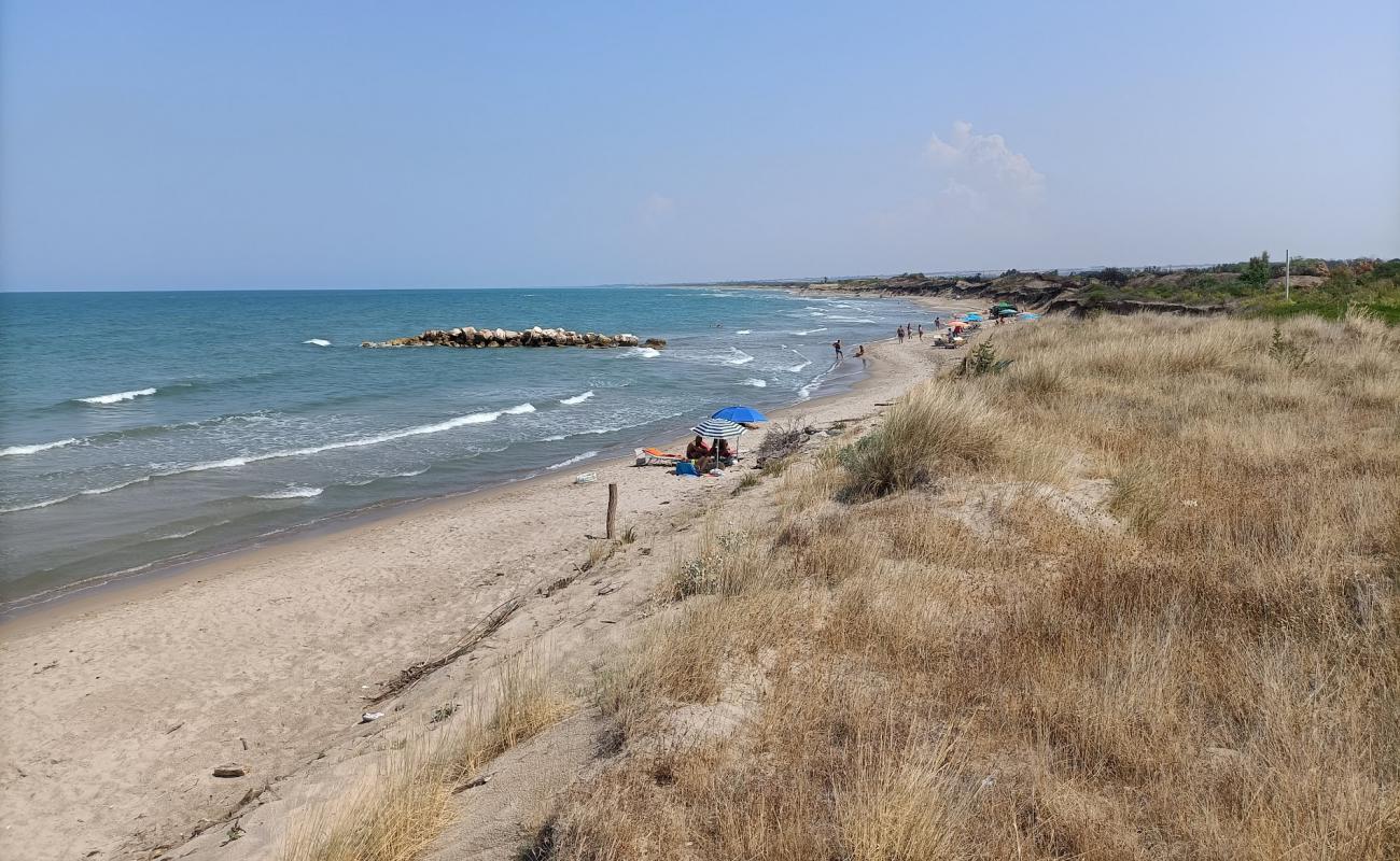 Vallona Beach'in fotoğrafı açık bej kum yüzey ile