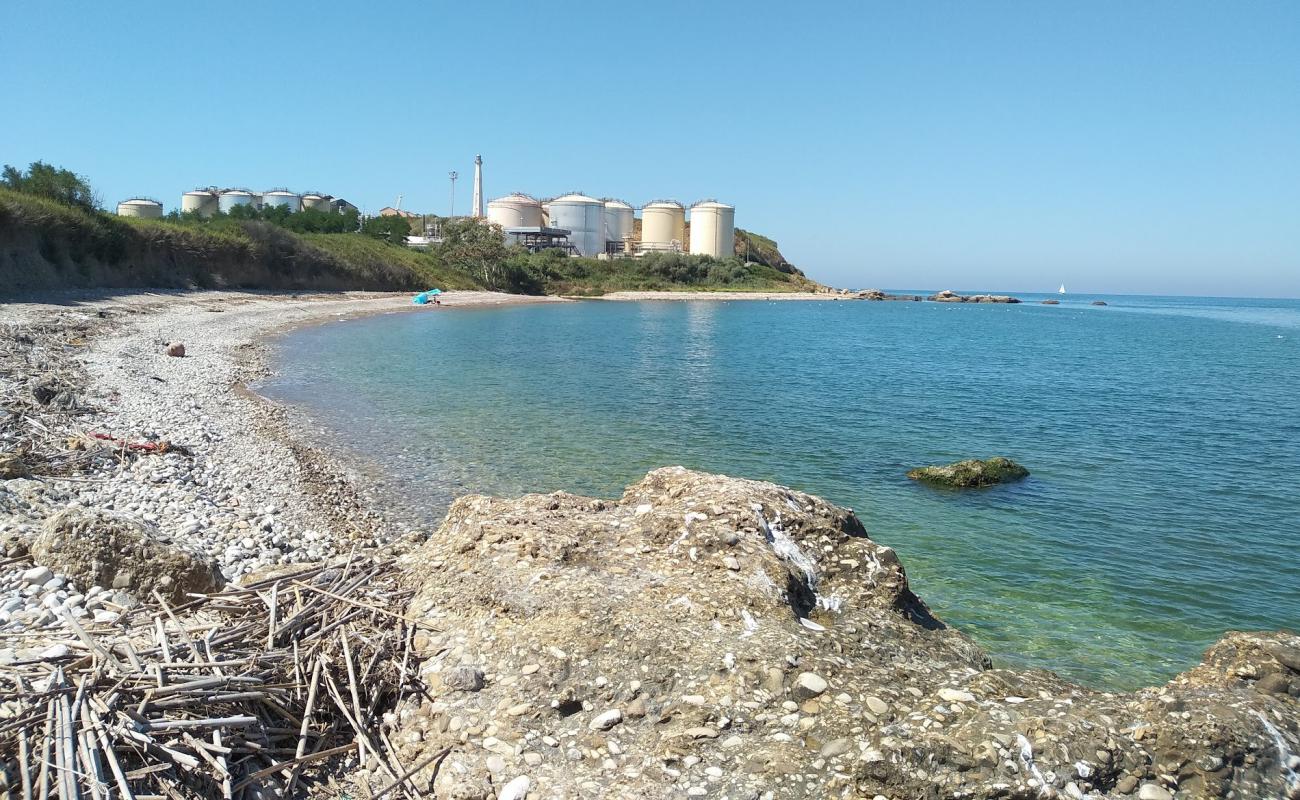 Spiaggia della Foce Lebba'in fotoğrafı gri çakıl taşı yüzey ile