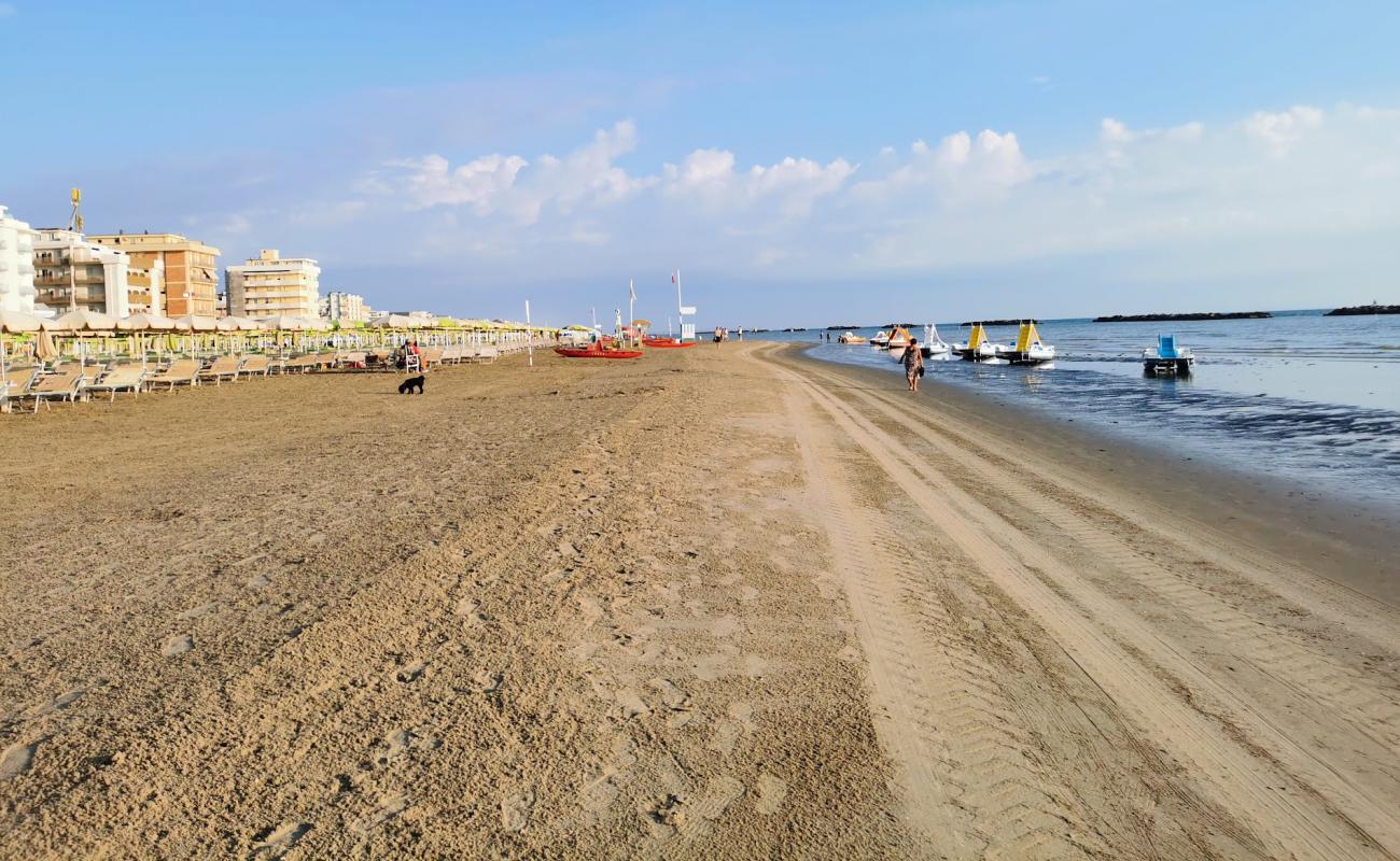 Igea Marina Beach'in fotoğrafı açık bej kum yüzey ile