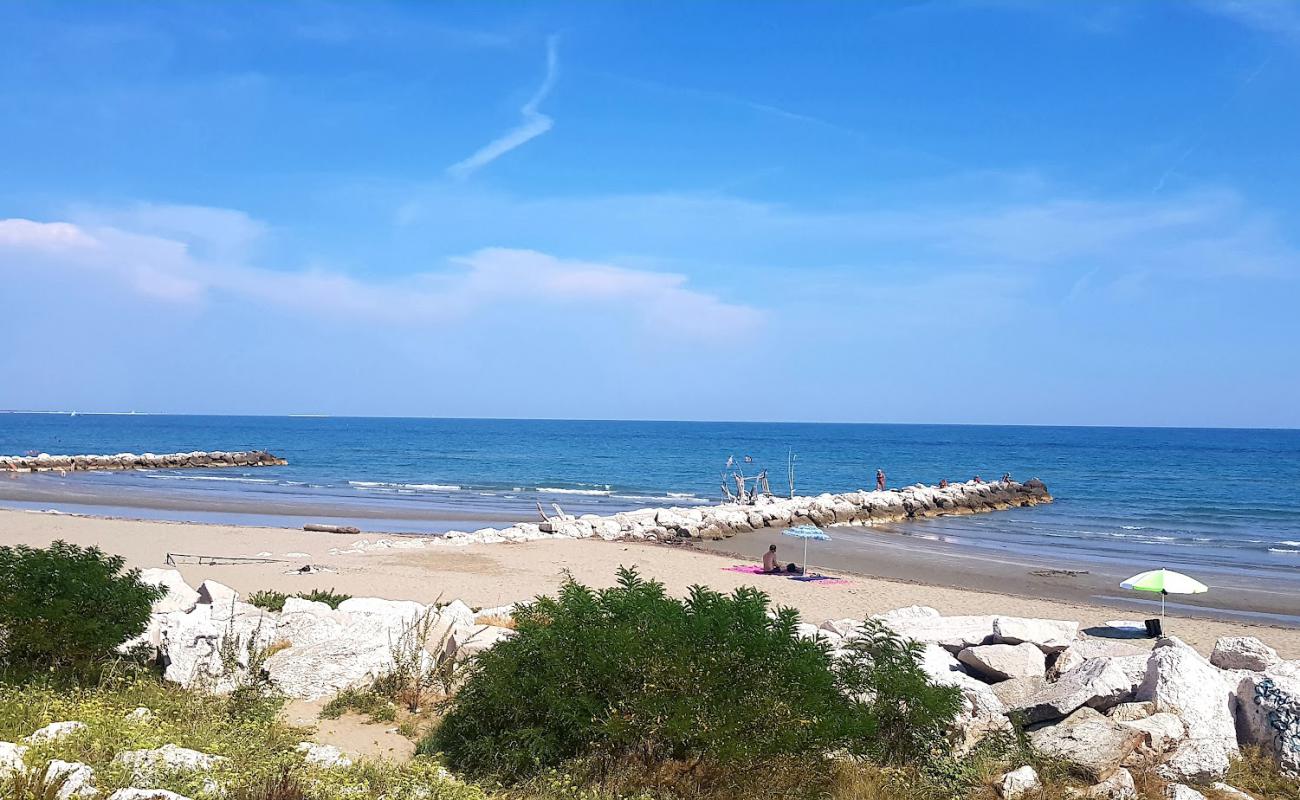 Murazzi Spiaggia Libera'in fotoğrafı parlak kum yüzey ile