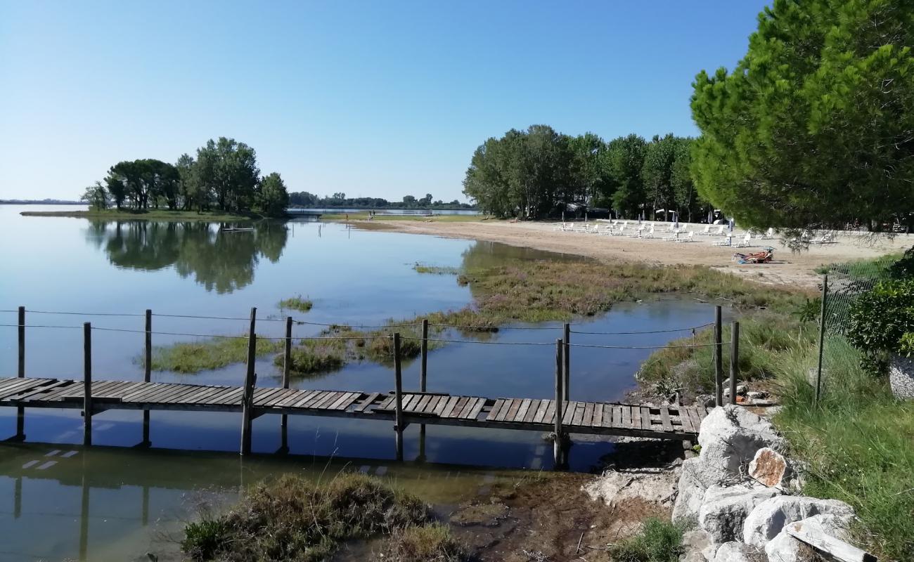 Isola Volpera Beach'in fotoğrafı açık bej kum yüzey ile