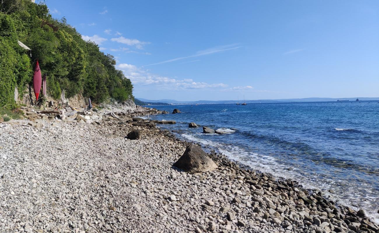 Spiaggia dei Filtri FKK'in fotoğrafı gri çakıl taşı yüzey ile