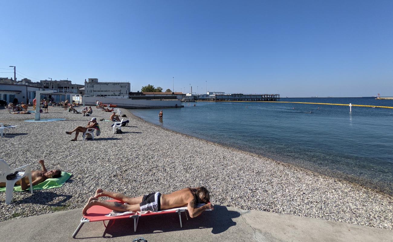 Bagno Marino La Lanterna'in fotoğrafı gri çakıl taşı yüzey ile