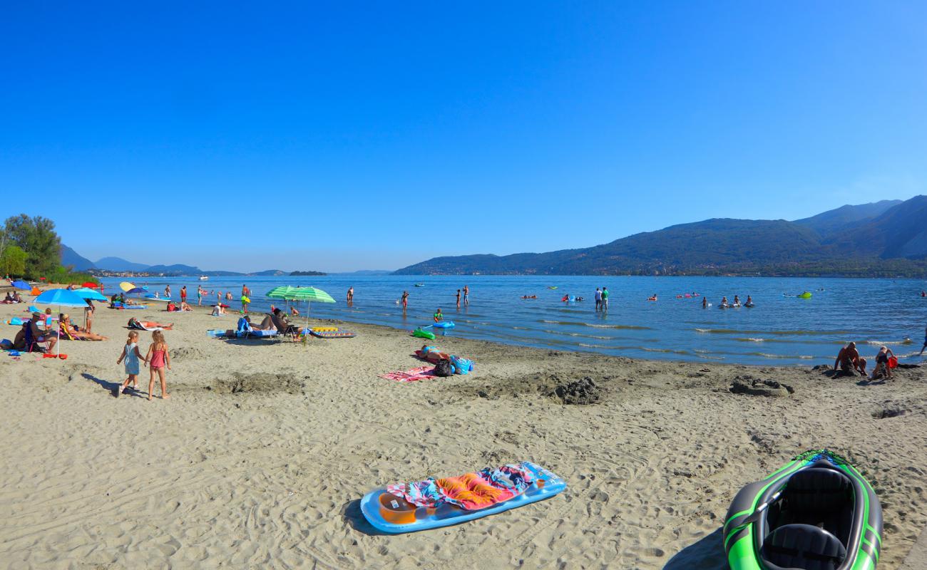 Isolino Beach'in fotoğrafı açık bej kum yüzey ile