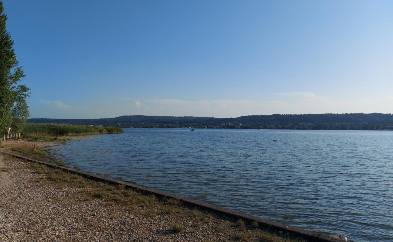 Spiaggia di Lisanza'in fotoğrafı gri ince çakıl taş yüzey ile