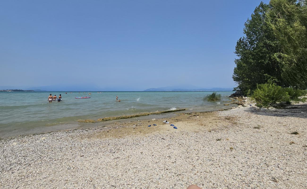 Spiaggia Punta Gro'in fotoğrafı çim yüzey ile