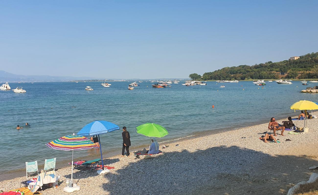 Lido di Lonato'in fotoğrafı gri çakıl taşı yüzey ile