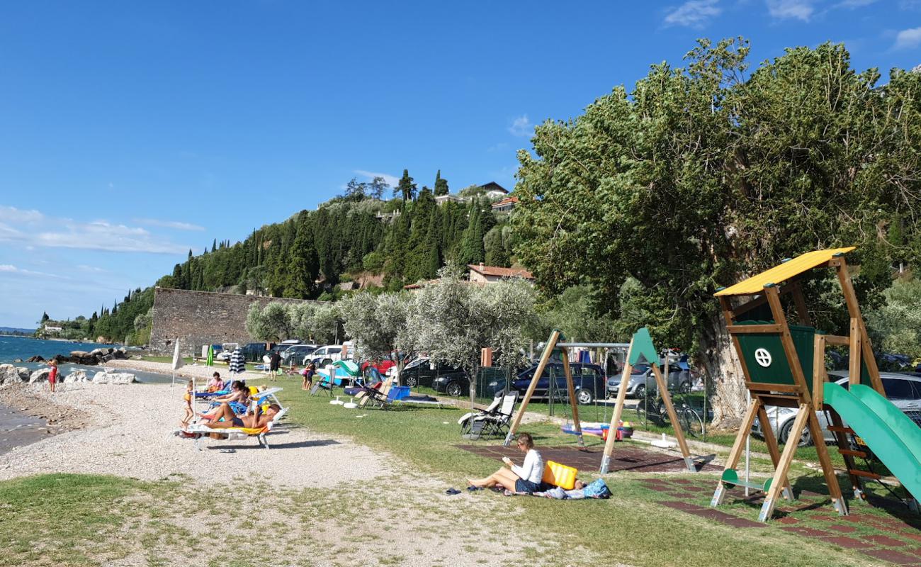 Spiaggia di Campeggio Lefa'in fotoğrafı gri çakıl taşı yüzey ile