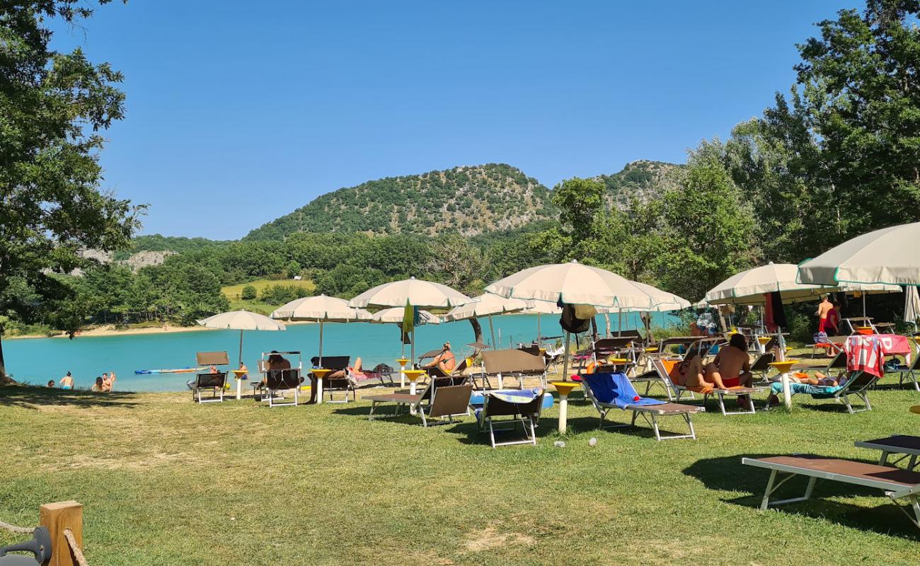 Oasi delle Mainarde Beach'in fotoğrafı açık bej kum yüzey ile