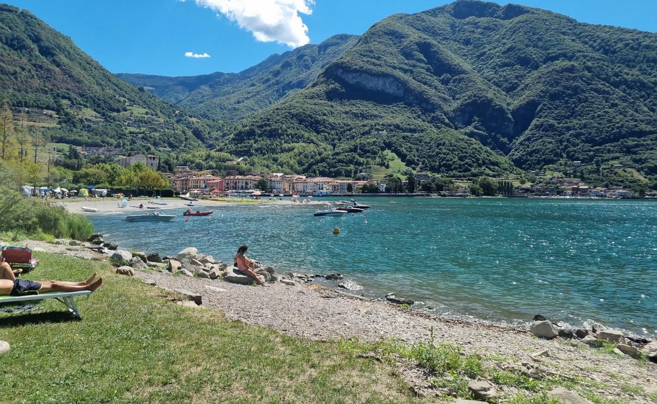 Libera Lido Pisogne Beach'in fotoğrafı kahverengi çakıl yüzey ile