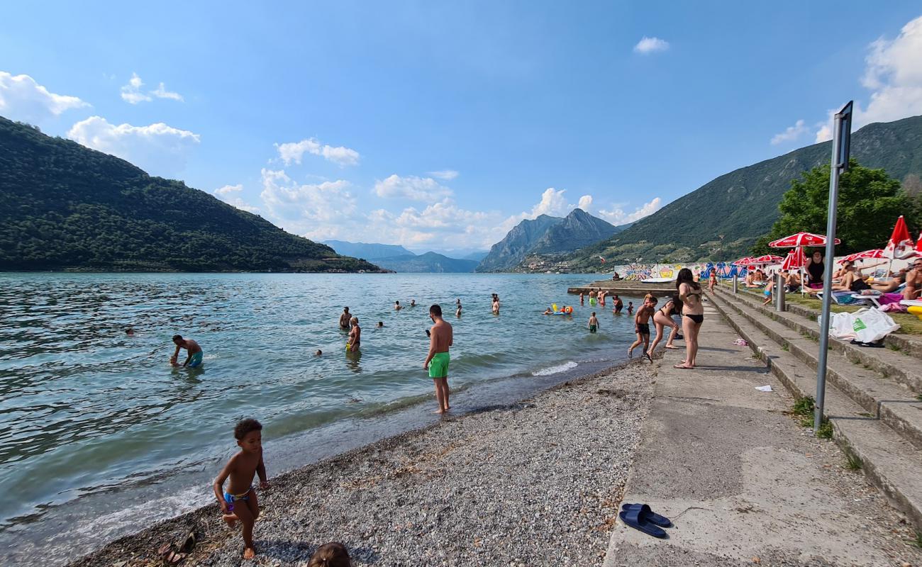 Spiaggia Perla Sebina'in fotoğrafı çim yüzey ile