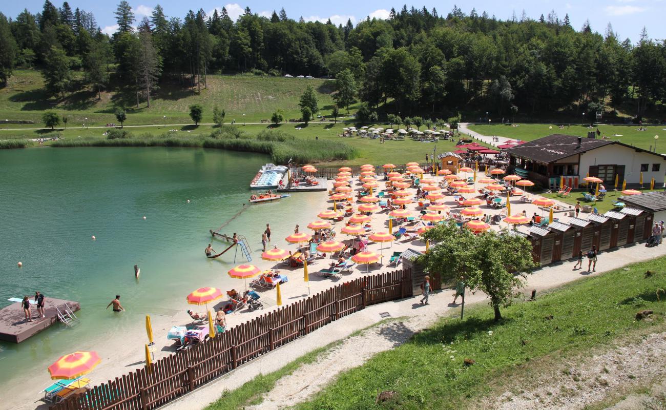 Lido Marzari di Lavarone'in fotoğrafı açık bej kum yüzey ile