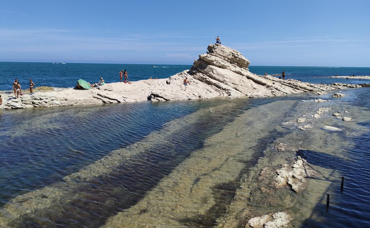 Seggiola del Papa'in fotoğrafı taşlar yüzey ile