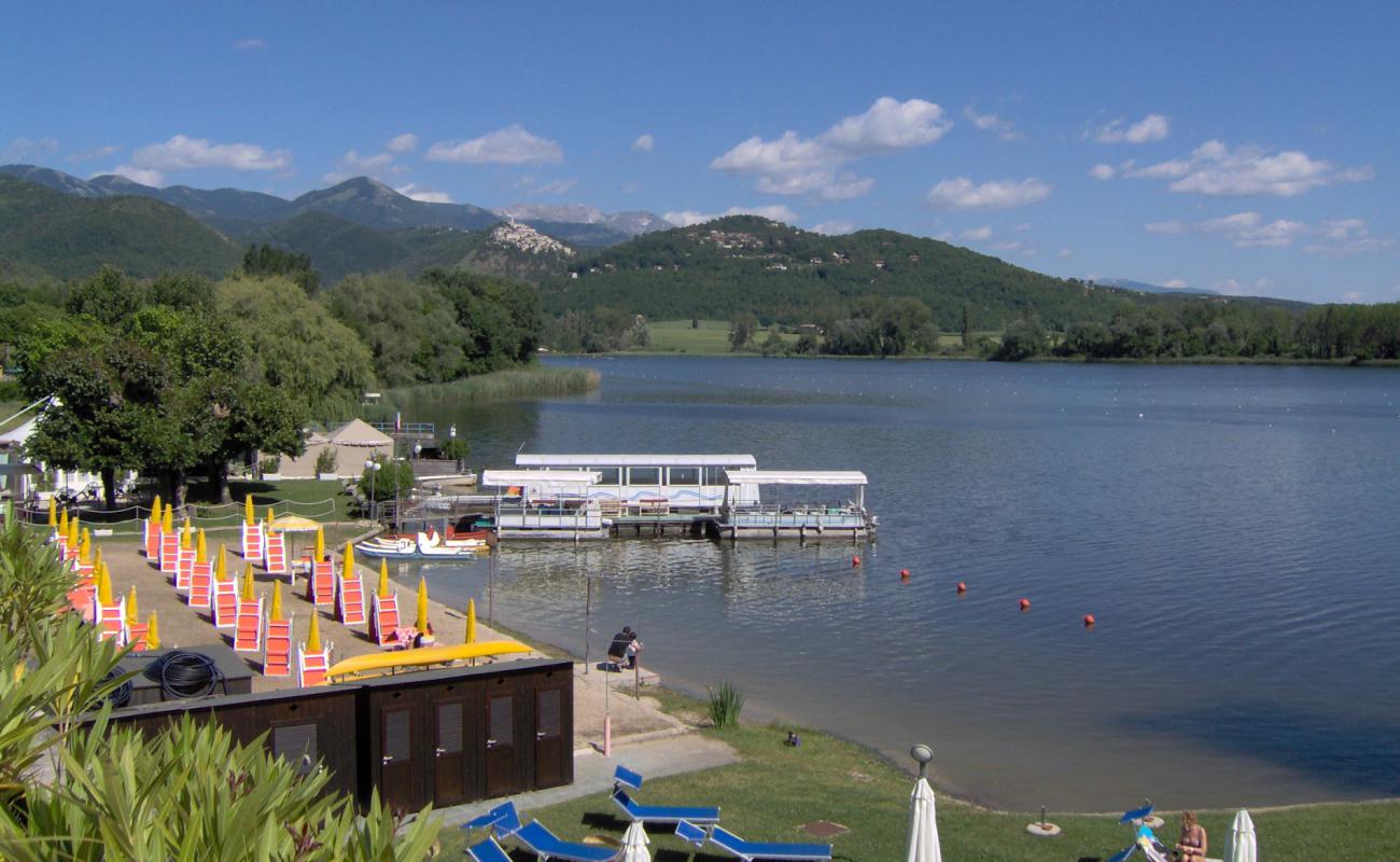 Miralago Tour del Lago Beach'in fotoğrafı açık bej kum yüzey ile