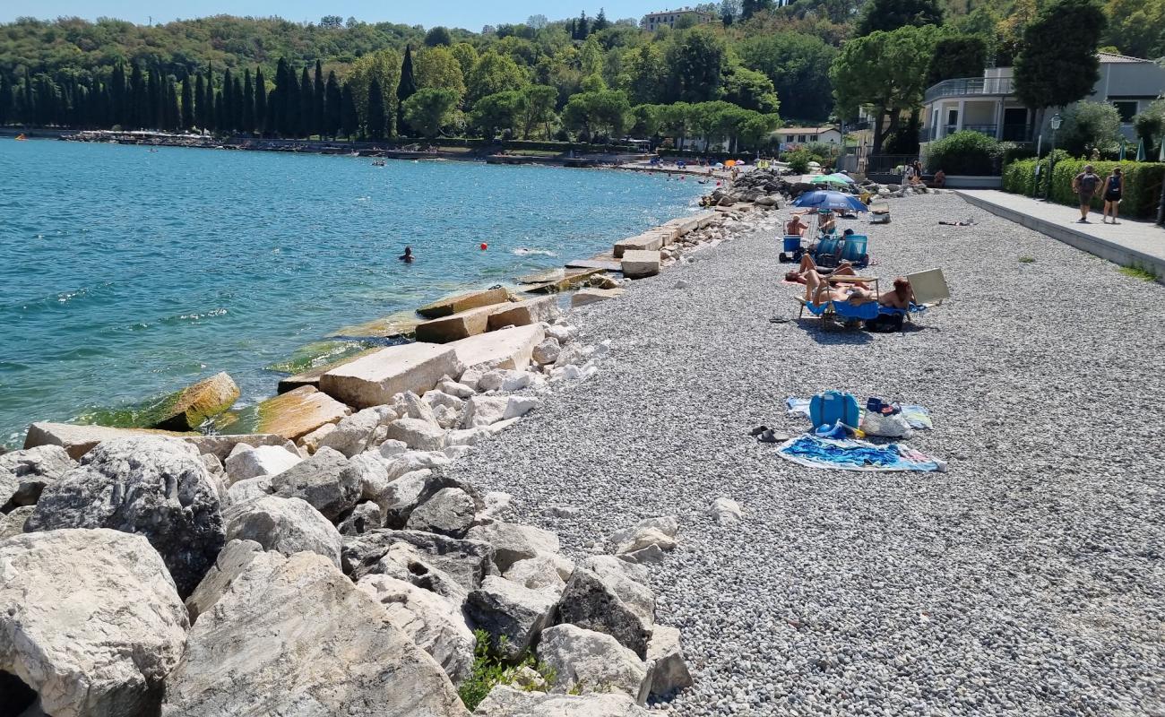 Conca D’Oro Beach'in fotoğrafı gri çakıl taşı yüzey ile