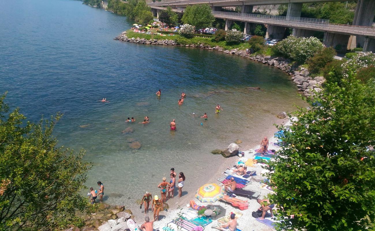 Abbadia Lariana Beach'in fotoğrafı çim yüzey ile