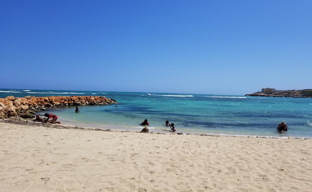 Hellshire Beach'in fotoğrafı i̇nce bej kum yüzey ile