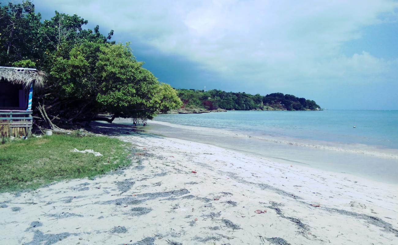 San San Beach'in fotoğrafı açık bej kum yüzey ile