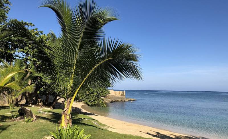 Llantrissant Beach'in fotoğrafı açık bej kum yüzey ile