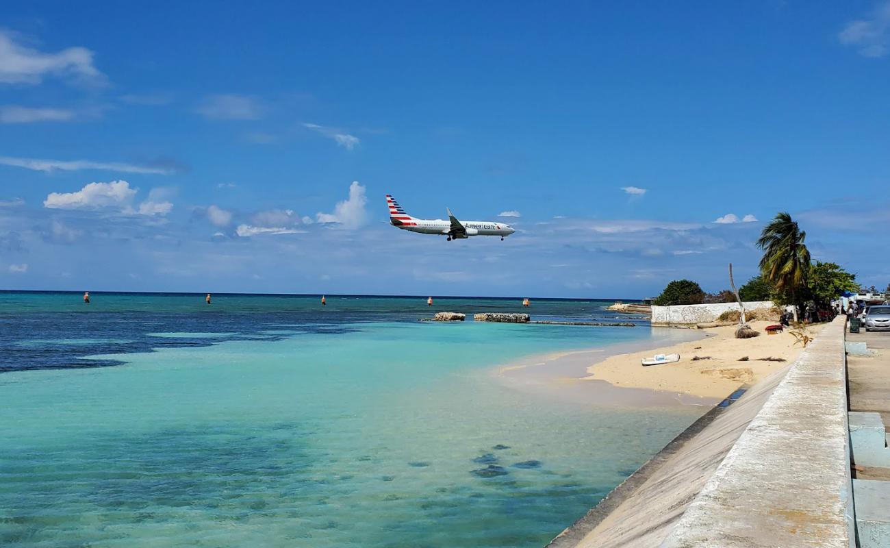 Dead End Beach'in fotoğrafı parlak kum yüzey ile