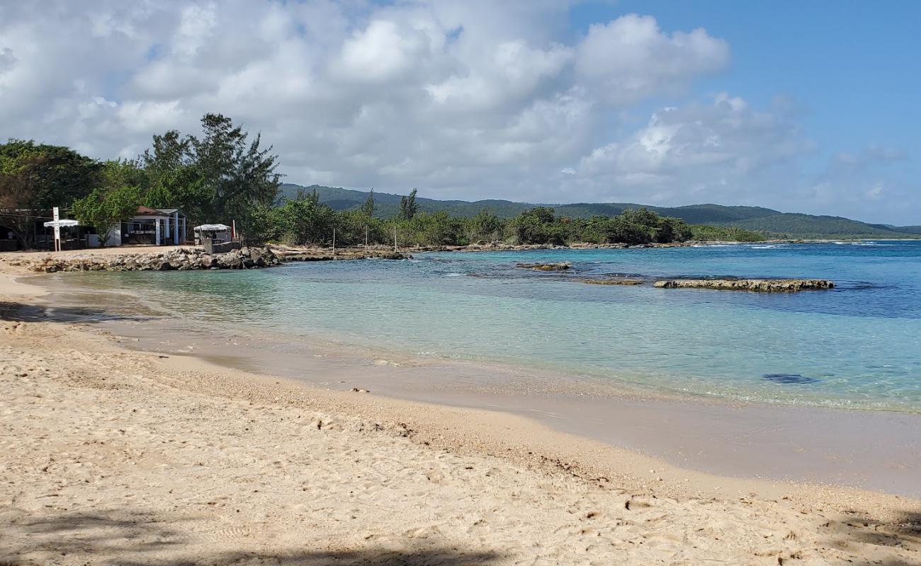 Bamboo Beach'in fotoğrafı açık bej kum yüzey ile