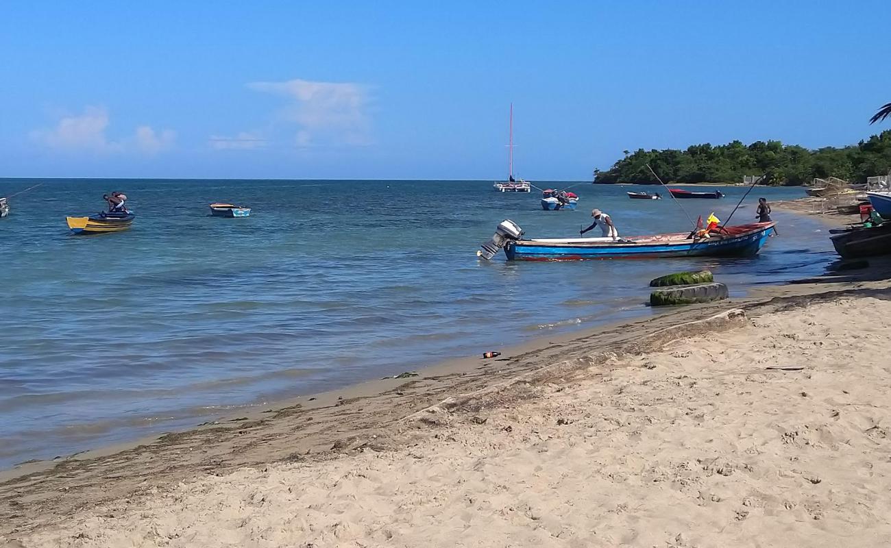 Salem beach'in fotoğrafı açık bej kum yüzey ile