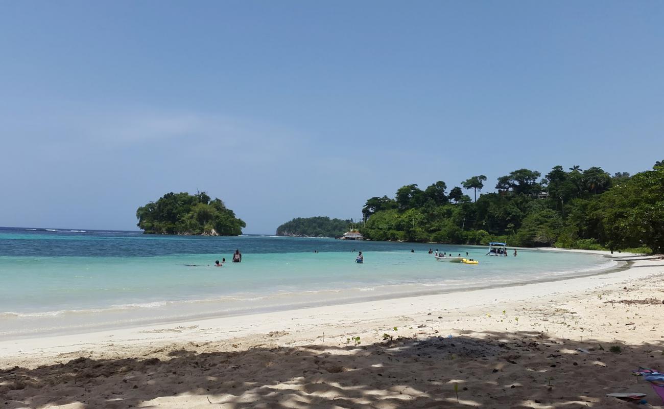 San San beach'in fotoğrafı parlak ince kum yüzey ile