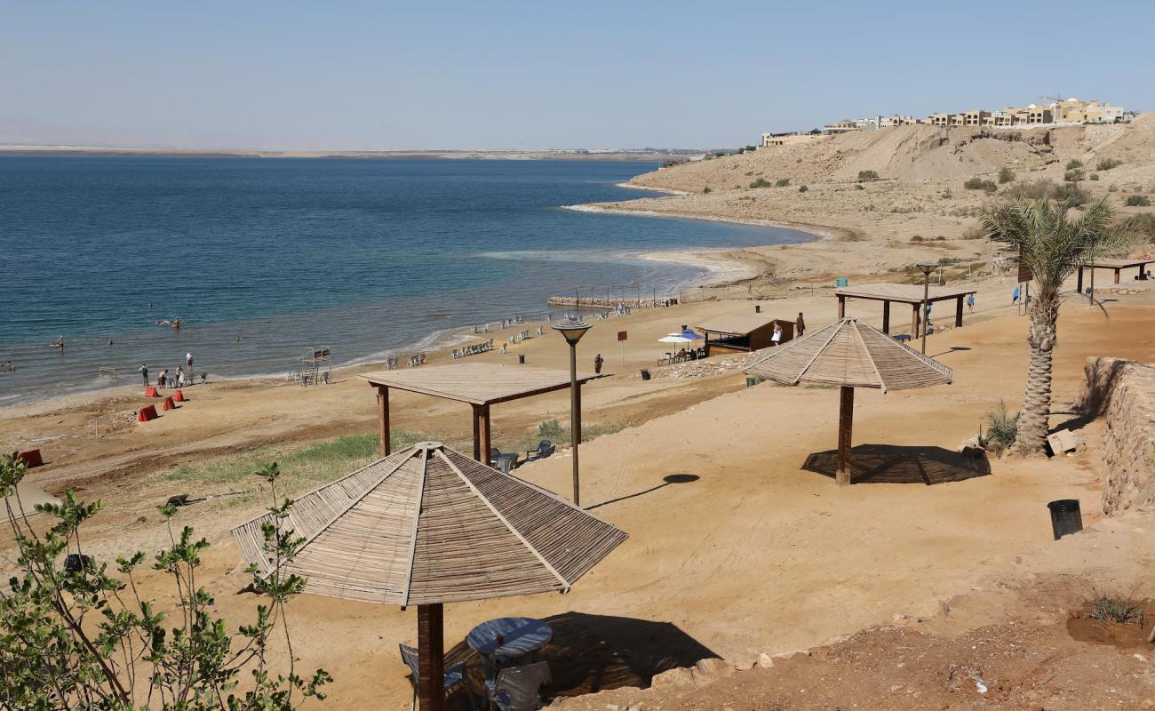 Holiday Inn Dead Sea Beach'in fotoğrafı açık bej kum yüzey ile