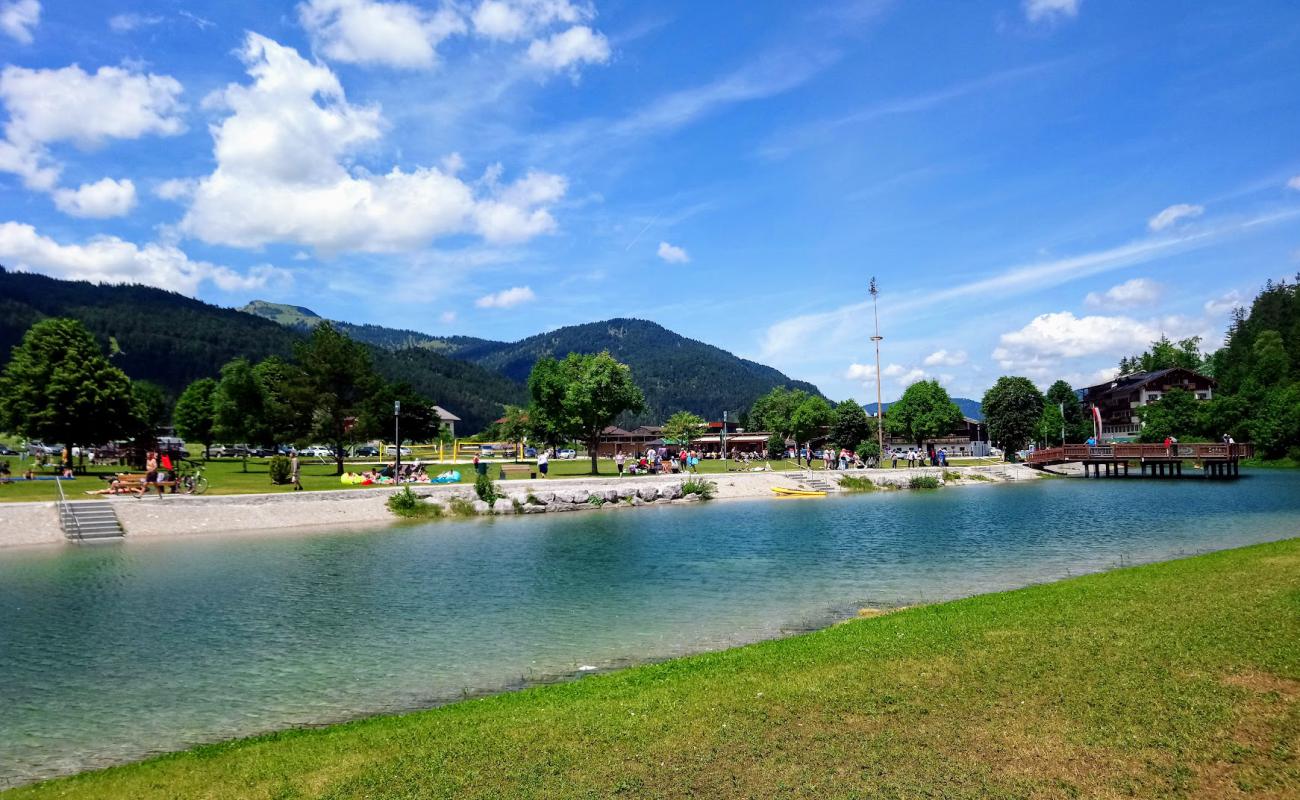 Achensee'in fotoğrafı hafif çakıl yüzey ile