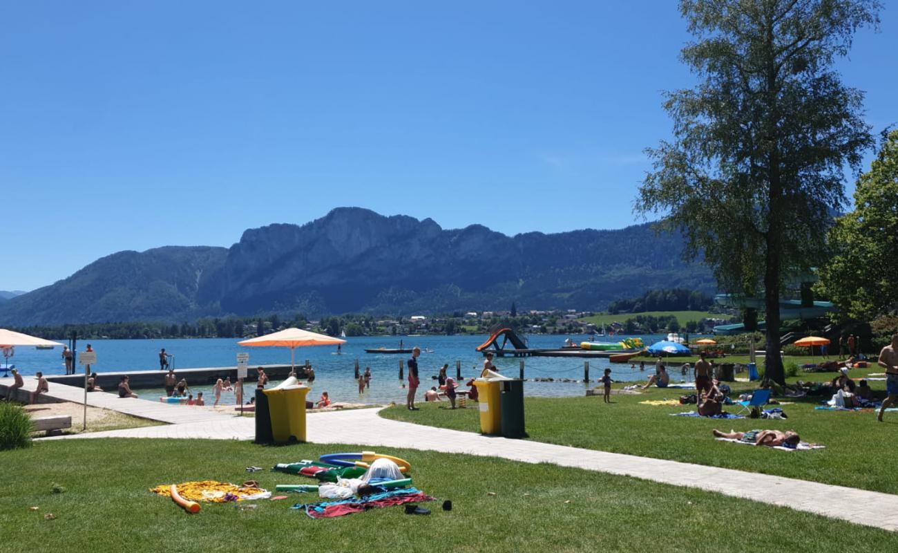 Alpenseebad Mondsee Plajı'in fotoğrafı parlak kum yüzey ile